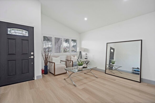 Building Photo - 6BD/4BA One Story Single Family House next to UCI