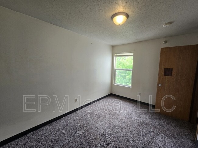 Building Photo - 60 Miller Ave SW