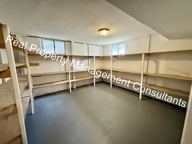 Building Photo - Updated 4 Bedroom, 2 Bath Home with Spacio...