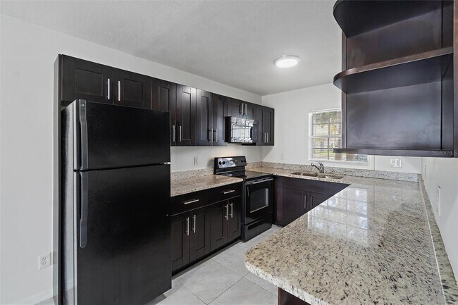 Building Photo - 165 Pompano Dr SE