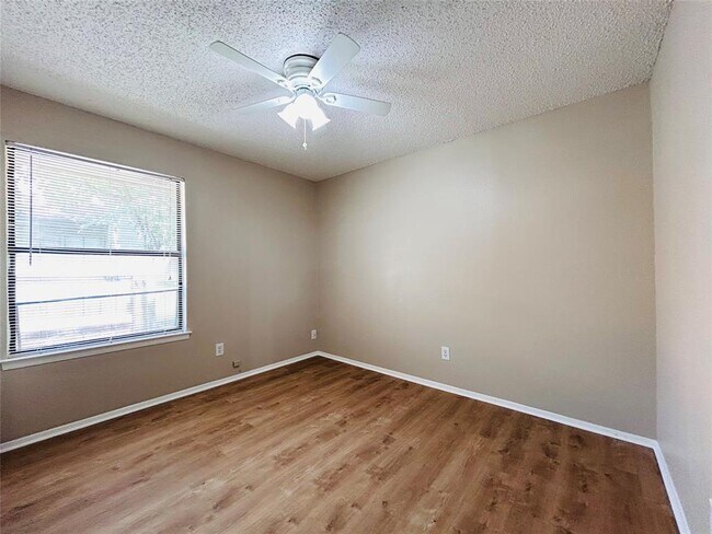 Building Photo - 12300 Deer Falls Dr