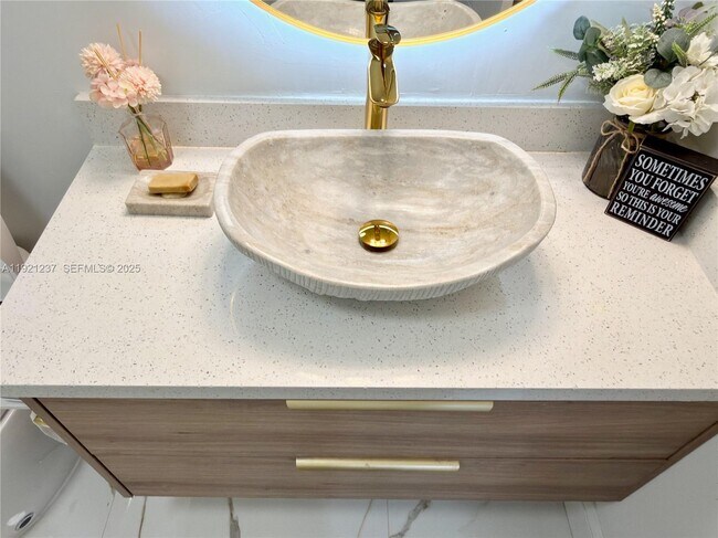 Building Photo - 3140 S Ocean Dr