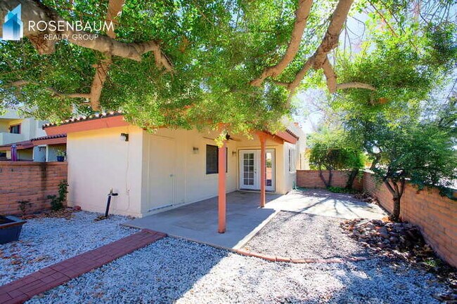 Building Photo - Charming 2-beds, 1-baths townhome unit in the peaceful high-desert foothills of Tanque Verde!