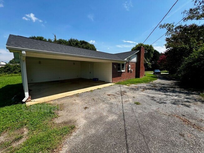 Building Photo - 104 Madison Cir