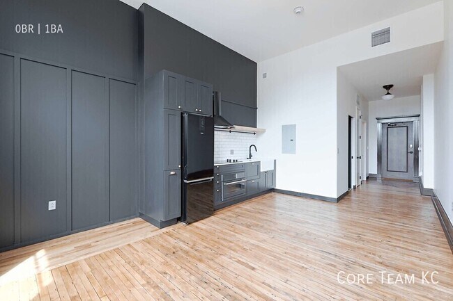 Building Photo - 310 E 39th-S3