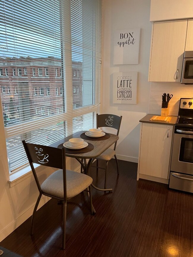 Interior Photo - Uptown 11