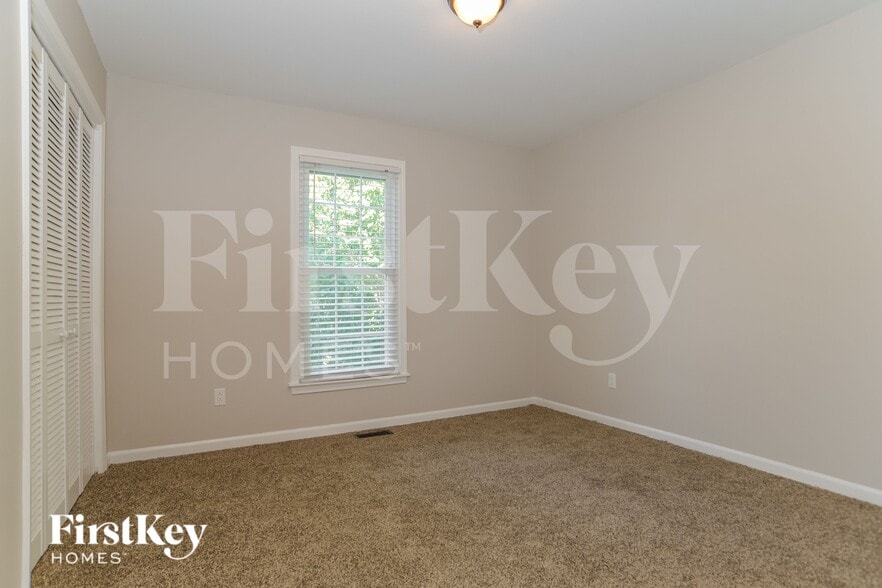 Building Photo - 8705 N Wayland Ave