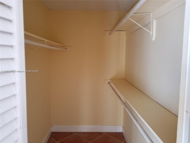 Building Photo - 1801 S Treasure Dr