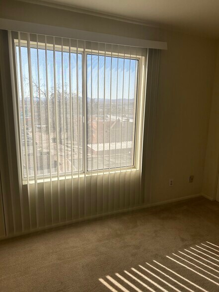 Building Photo - 2044 Mesquite Ln