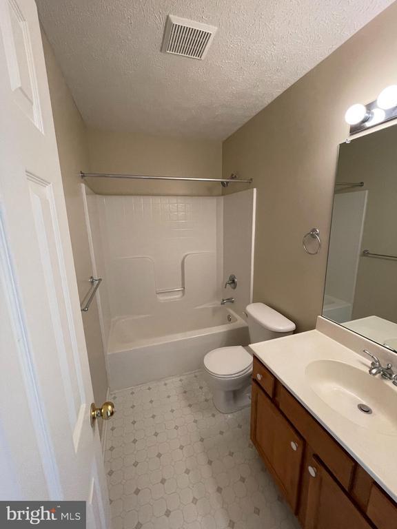 Building Photo - 2086 Cidermill Ln