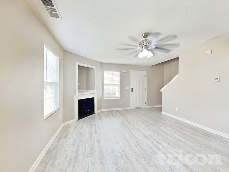 Building Photo - 517 Cathedral Dr