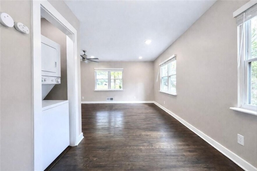 Building Photo - 1291 Lorenzo Dr SW