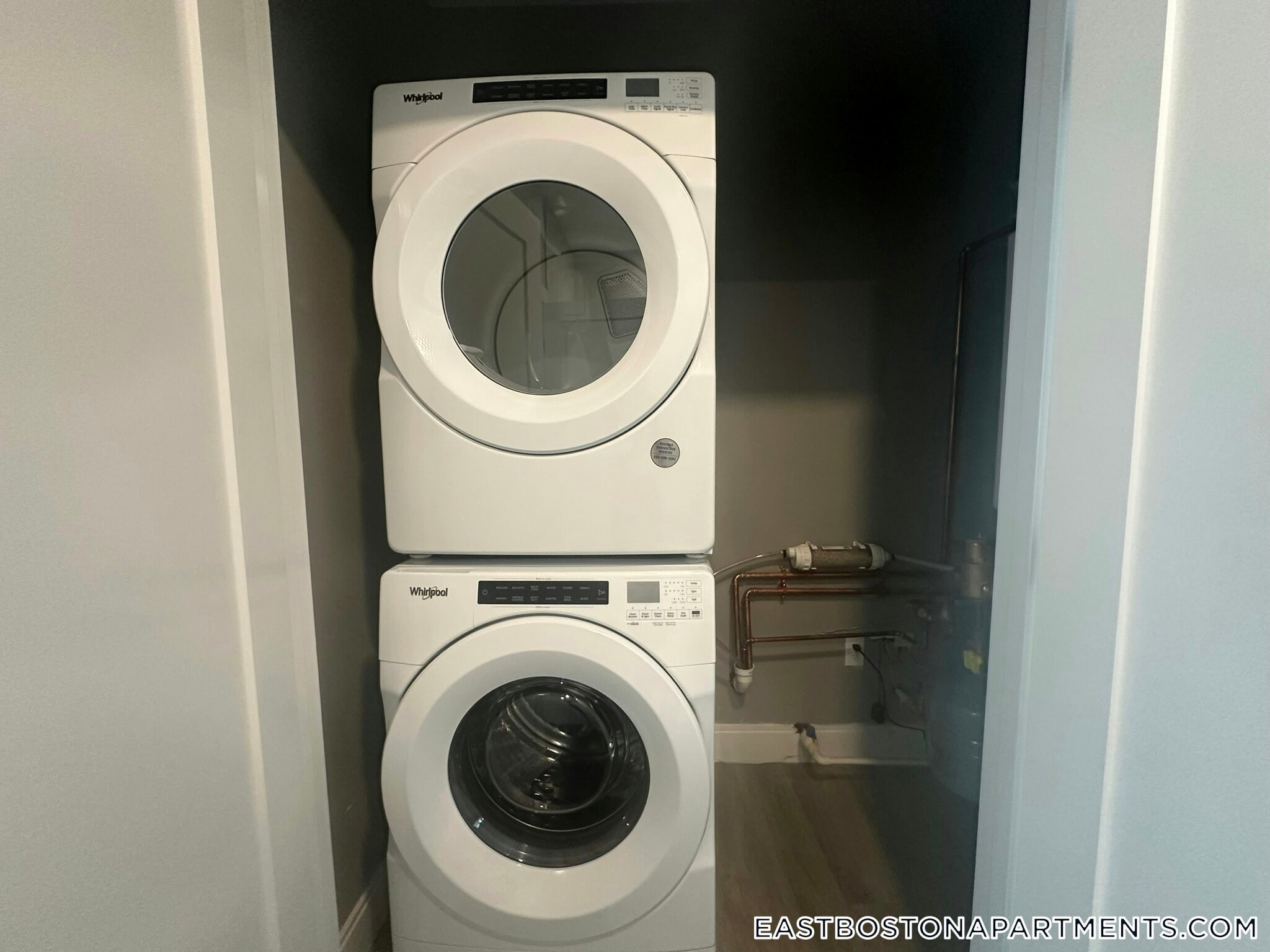 Building Photo - 656 Saratoga St