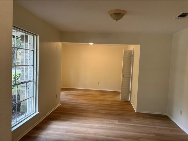 Building Photo - 25 N Deerfoot Cir