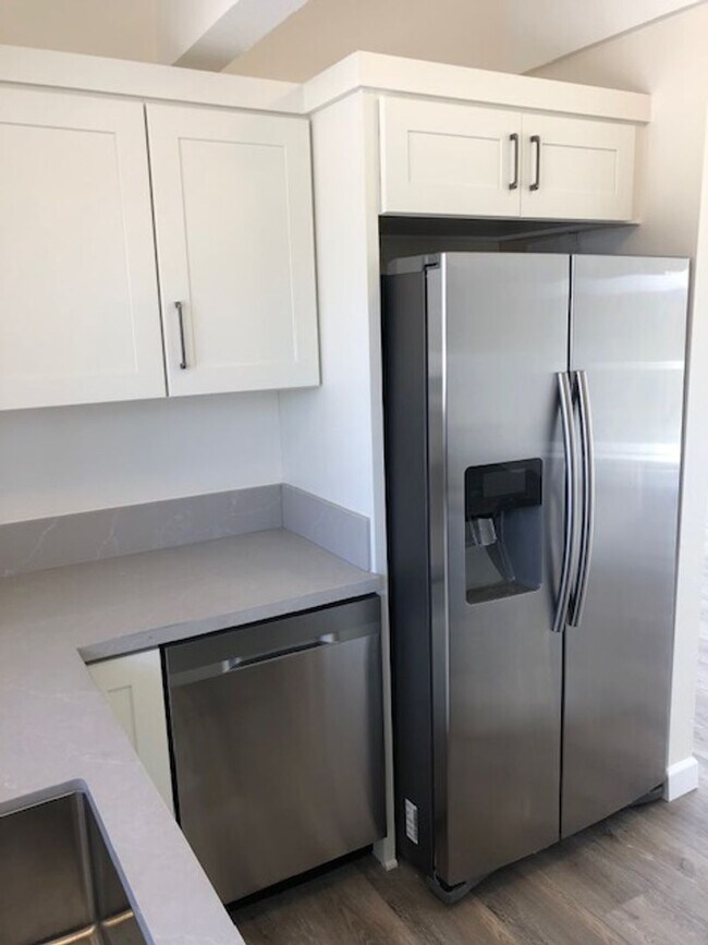 Building Photo - Domingo