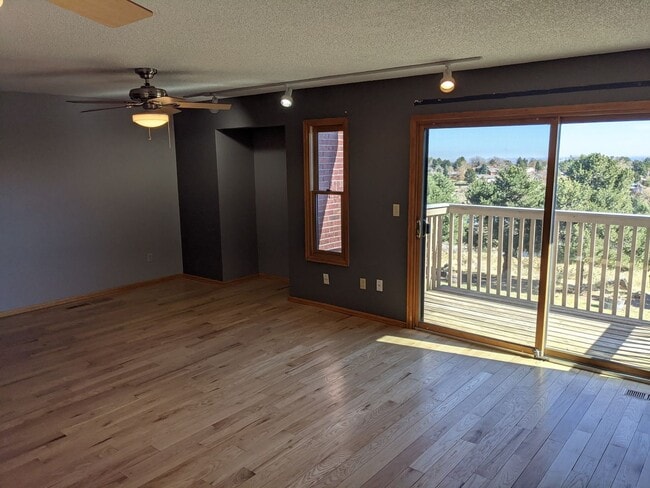 Building Photo - Stunning Golden Townhouse On Top of The World!