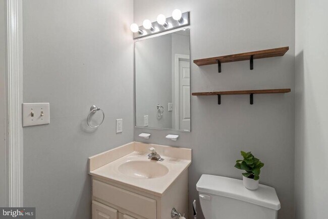 Building Photo - 8926 Mallard Ct