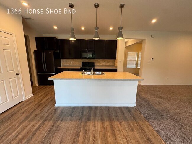 Building Photo - 1366 Horse Shoe Bnd