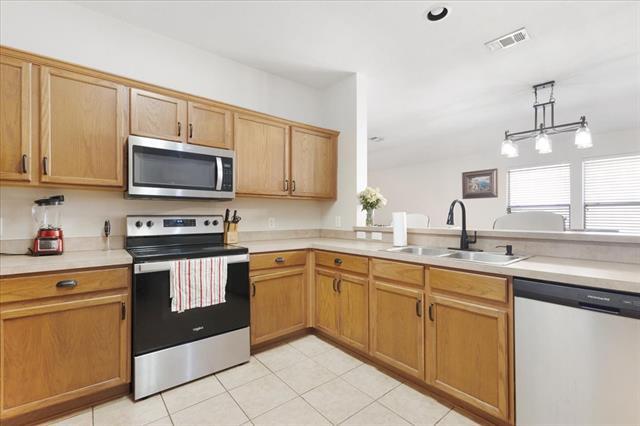 Building Photo - 8420 Silverbell Ln