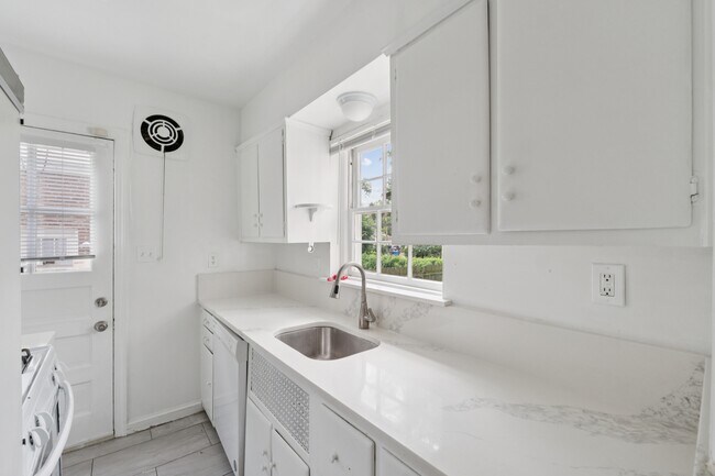 Building Photo - 4603 Knox Rd