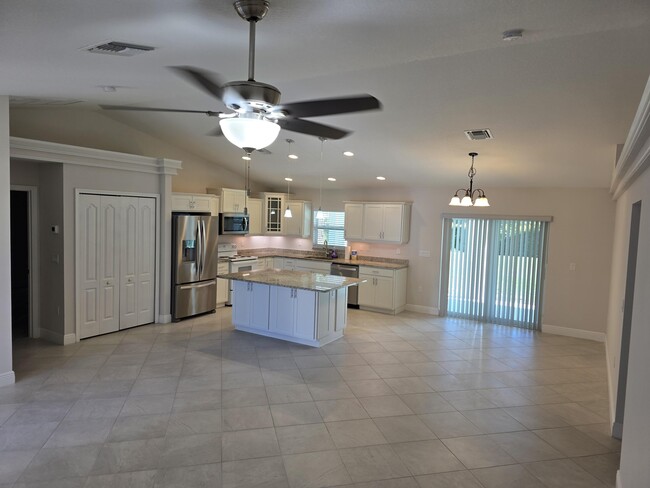 Building Photo - 5996 NW Baynard Dr