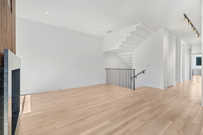 Building Photo - 3619 Springbrook St