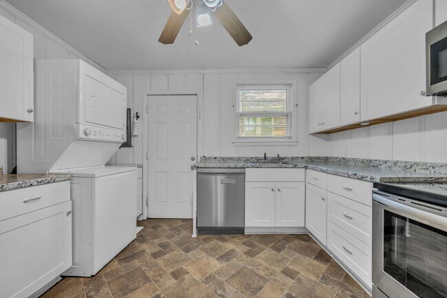 Building Photo - 4 Bed 2 Bath Home | Sylvan Park