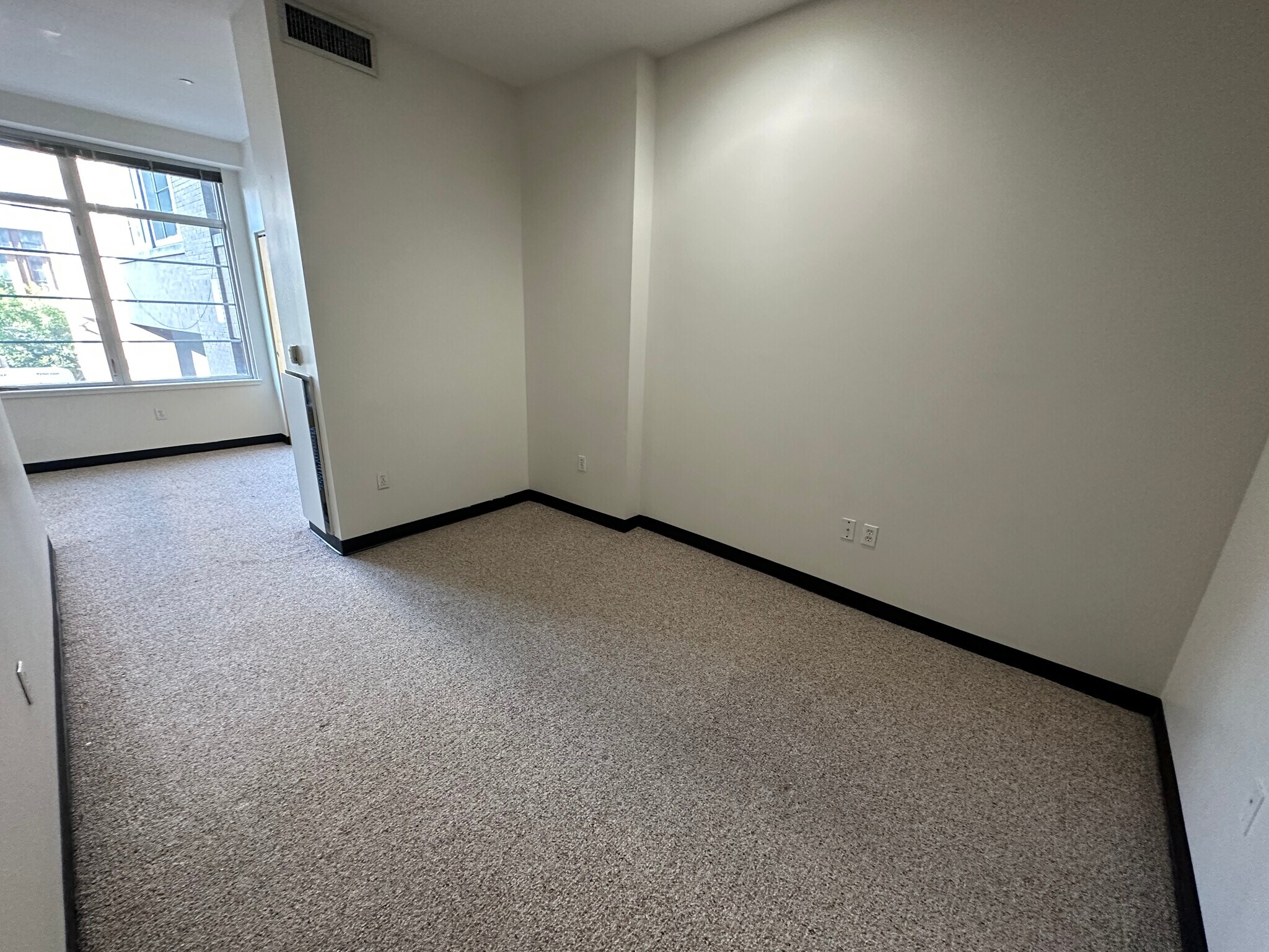 Building Photo - 117 E Berkeley St