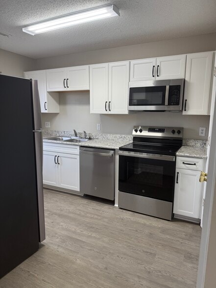 Building Photo - 440 Myrtle Greens Dr