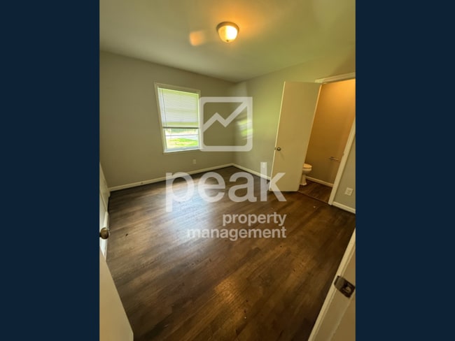 Building Photo - $1,150! 3Bed/ 1.5 Bath House! Apply by 4/9 to get half off your first month.