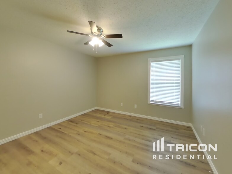 Building Photo - 8009 Mosstree Dr