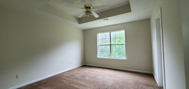 Building Photo - 10600 Redbud Ln