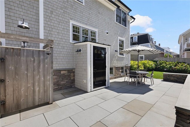 Building Photo - 9 Anthony St