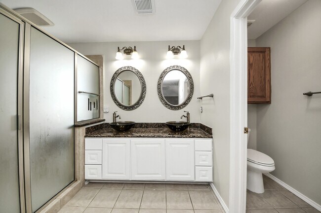 Building Photo - 16810 Valley Palms Dr