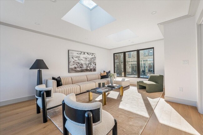 Building Photo - 57 University Rd