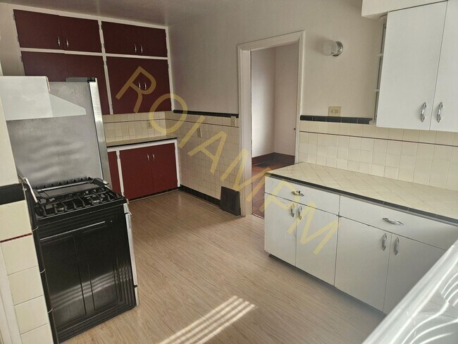 Building Photo - Charming 2-bed 1-bath house