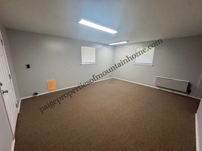 Building Photo - 501 Lynette Ave