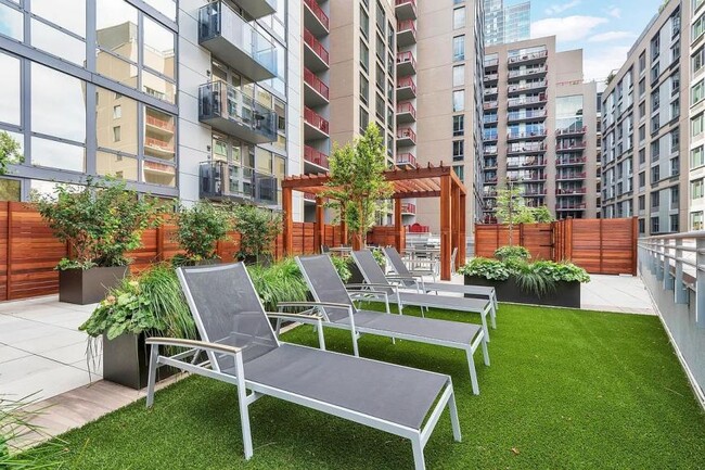Building Photo - 1 bedroom in Long Island City NY 11101
