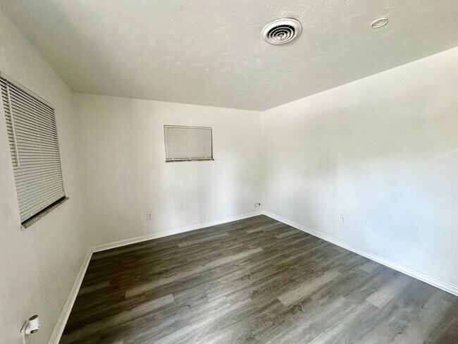 Building Photo - 5527 Bryson Dr