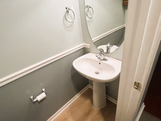 Building Photo - 3030 Barrymore St