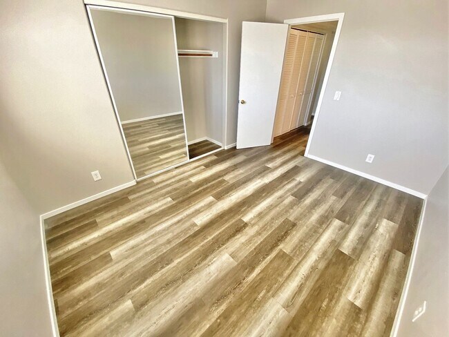 Building Photo - STUNNING 2 BEDROOM, 2 BATH CONDO LOCATED I...