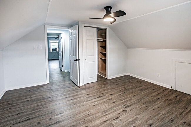 Building Photo - 16 W Linden Ave