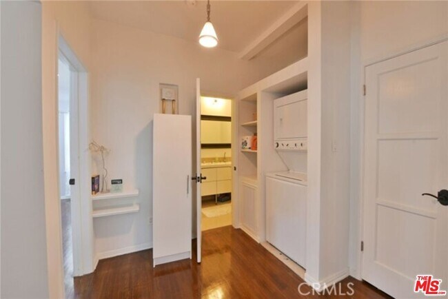 Building Photo - 9374 W Olympic Blvd