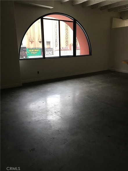 Building Photo - 312 W 5th St