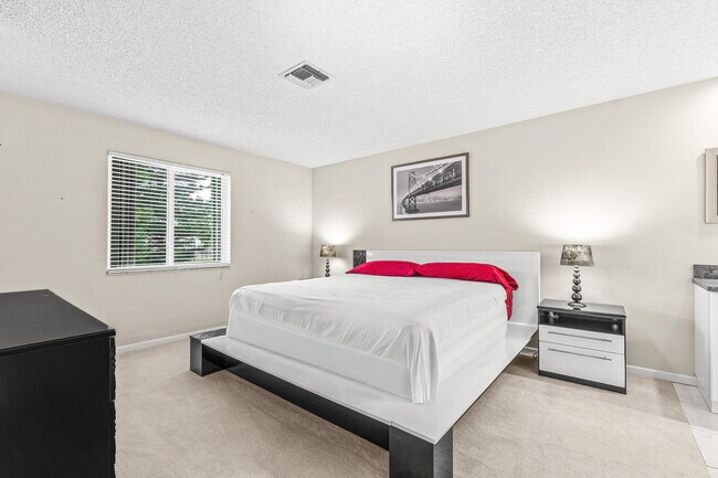 Building Photo - 1521 NW 19th Terrace