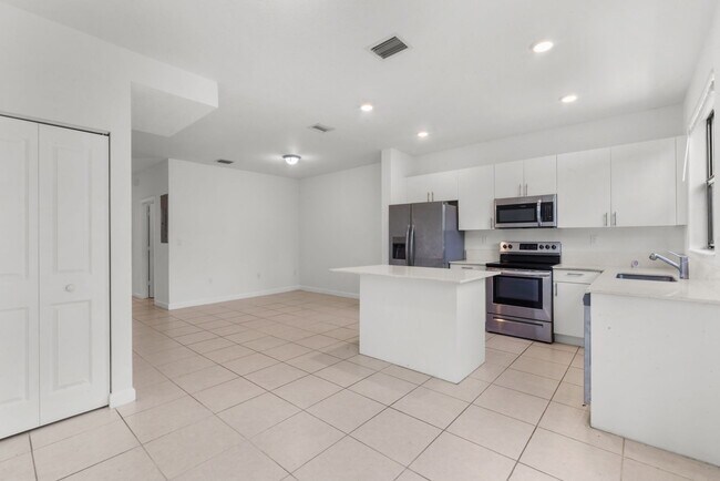 Building Photo - 28637 SW 132nd Ct