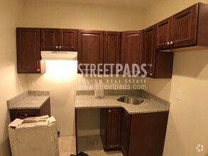 Building Photo - bedroom in Boston MA 02120