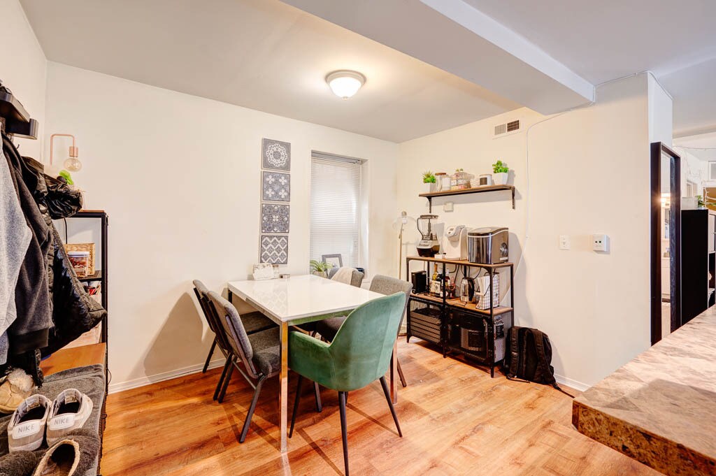 Building Photo - 1627 N Winchester Ave