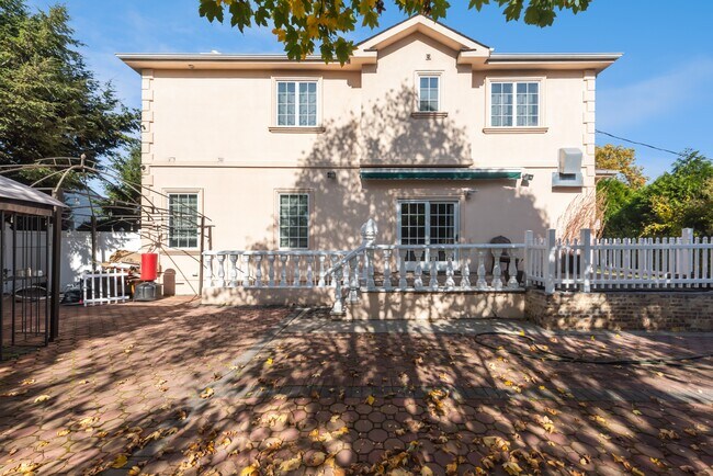 Building Photo - 53 Edward Ave