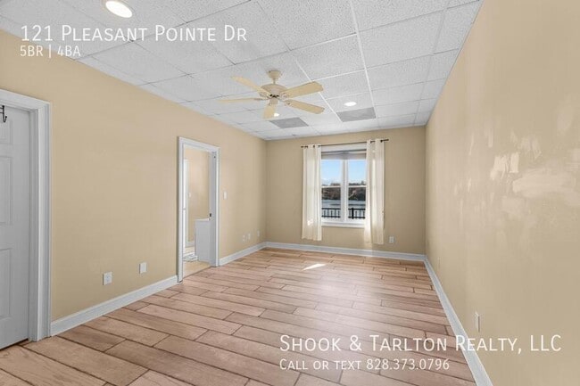 Building Photo - 121 Pleasant Point Dr